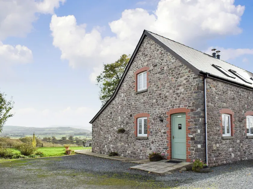 2 bedroom accommodation in Manordeilo, near Llandeilo - Image 1