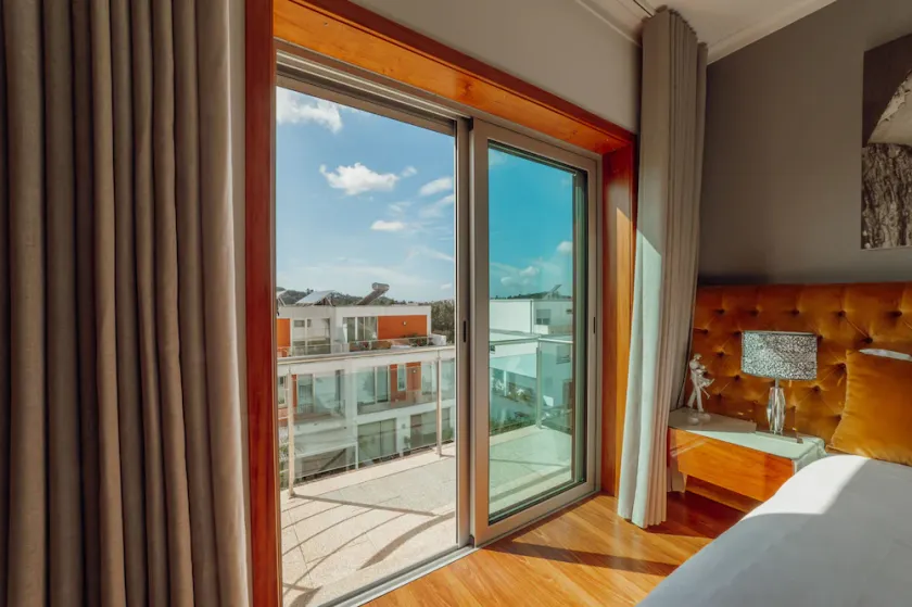Villa avec piscine privée, barbecue et terrasse | Vue sur l'eau - Image 1