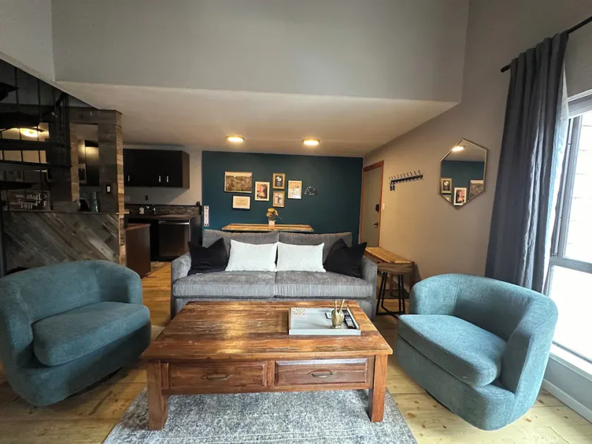 Charming & Spacious Condo! - Image 1