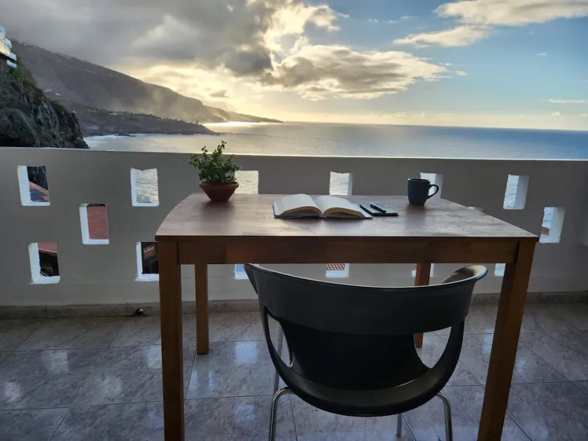 Ferienwohnung 'Exclusive Views On Top Of The Ocean' mit Meerblick, privater Terrasse & WLAN - Image 1