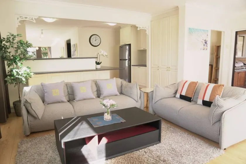 Ferntree Gully 5BRM Family Home Free Parking Wifi - Image 1