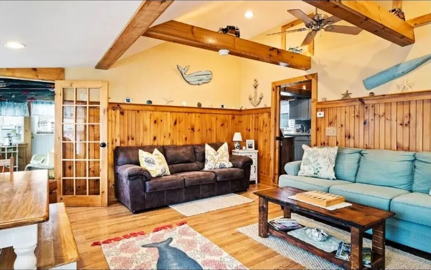 STEPS TO THE BEACH Adorable Cottage on a quiet street - AC/Pet 3bedroom, 1 bath - Image 1