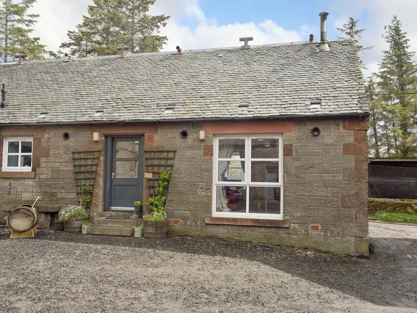 2 bedroom accommodation in Campsie Fells nr Fintry - Image 1