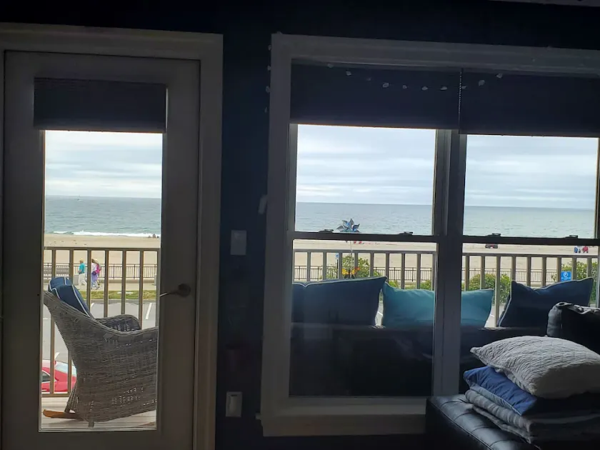 Ocean Front condo in the heart of Hampton Beach - Image 1