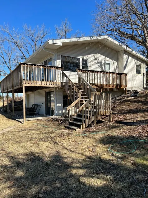 Lake property with much to offer! - Image 1