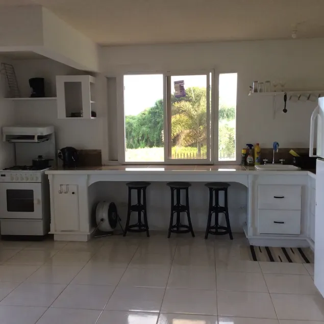 Bonito, espaçoso apartamento de dois quartos com belos jardins e vistas impressionantes. - Image 1