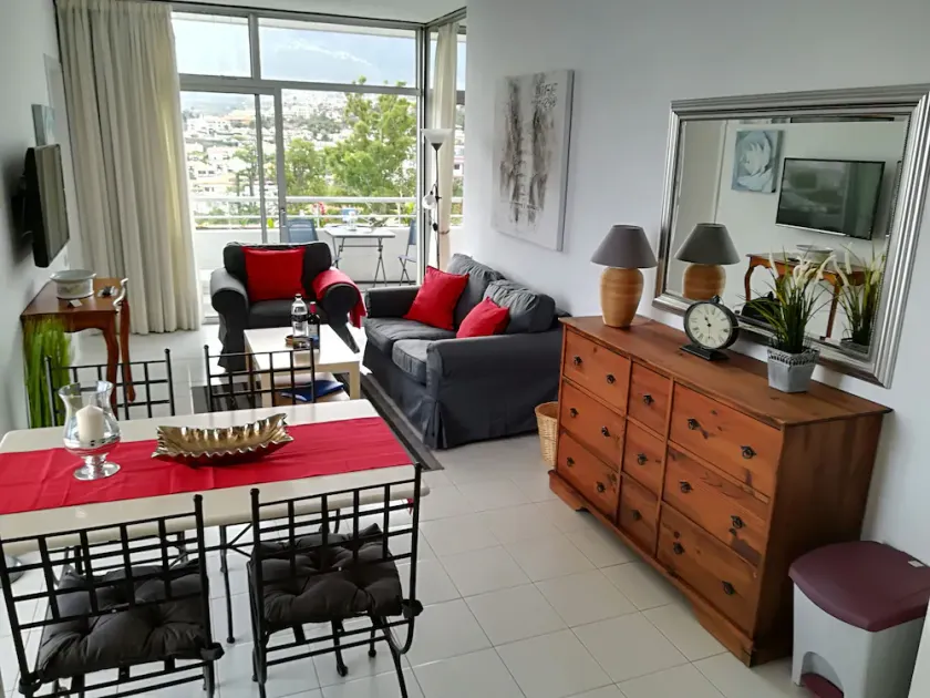 Luxury apartment with two sep. Bedrooms, two terraces and dream view - Image 1