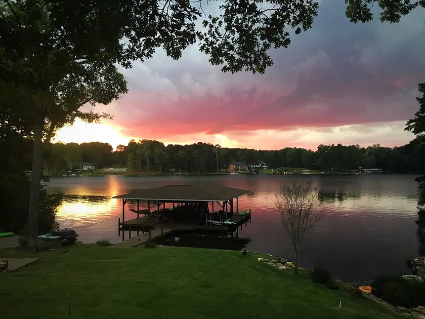 GREAT SUNSET  🛶 FISHING🐟 FIREPIT 🔥 PUTTINGGREEN ⛳️ - Image 1
