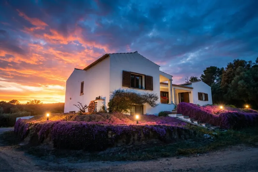 La Suara Manna - Happy Rentals - Image 1