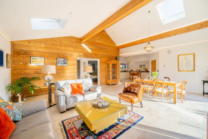 Delightful, single-storey property which provides tasteful accommodation - Image 1