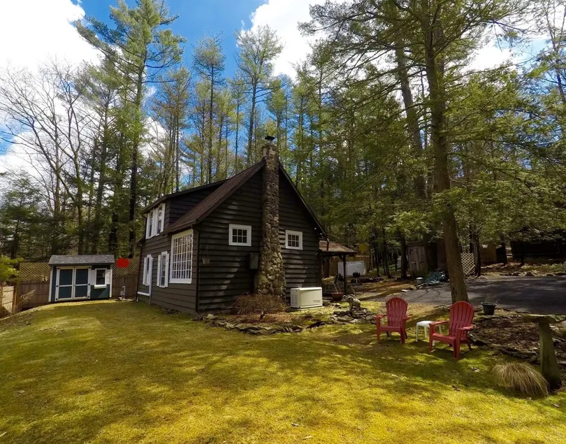 WOODSTOCK SUMMER CHARMER: HIKING, NATURE, ELEPHANT ART SANCTUARY. AUGUST AVAIL - Image 1