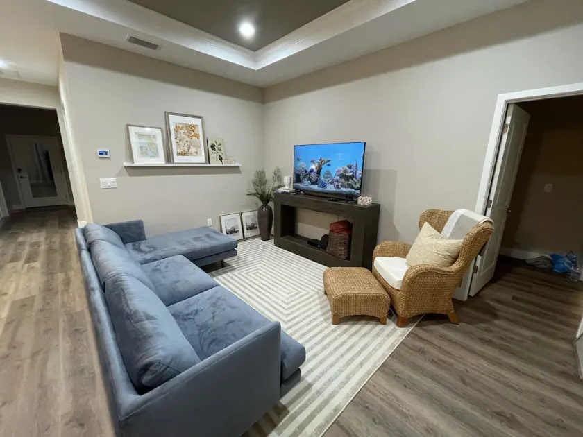Discount for 30+day stays, fast Wi-Fi, work desk! Pet friendly! Close to beaches - Image 1