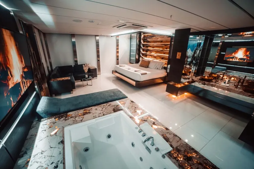 Stunning Sound-proof Penthouse in Parque Lleras - Image 1