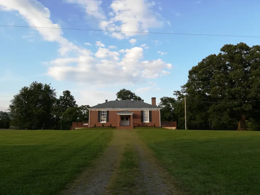 The historic dyke-schoolhouse-oak-harbour - Image 1