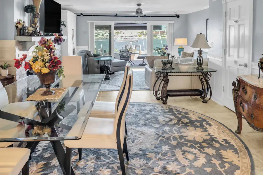 Luxury Waterfront Townhouse,  Private Hot Tub , Weekend Rentals - Image 1