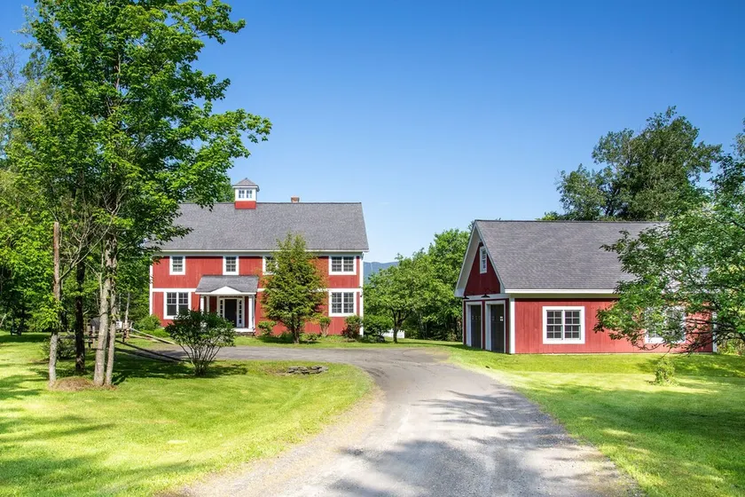 NEWLY RENOVATED EAST WARREN LUXURY FARMHOUSE - Image 1