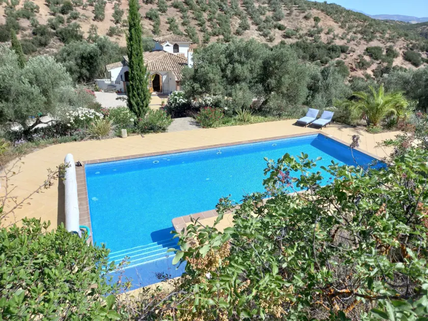 Belle villa avec fabuleuse 12m gated piscine, jacuzzi, air conditionné et wifi - Image 1
