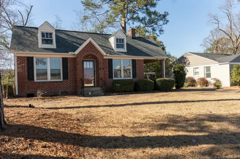 Charmerende bungalow 5min til Ft. Jackson og Downtown - Image 1