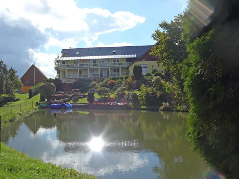 Ferienwohnungen mit Teich in Lichtenhain - Image 1