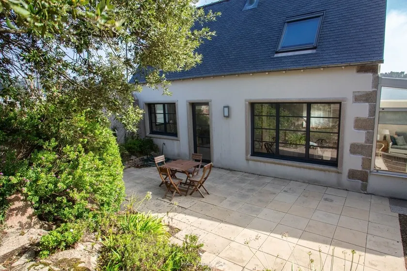 Small romantic house for 4 people. Feet in the water at Port-Blanc. - Image 1