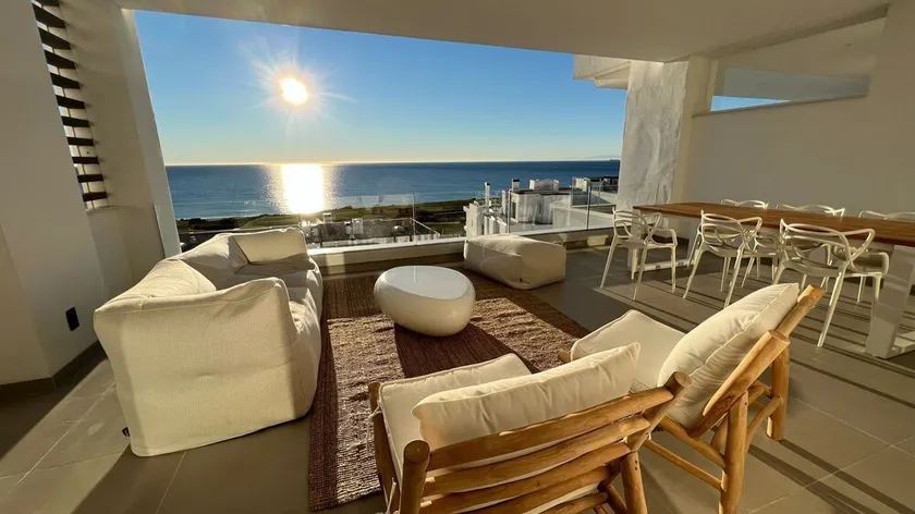 Beach & Golf Apartment 2 beds 2 baths Sea View, Alcaidesa, Costa Del Sol - Image 1