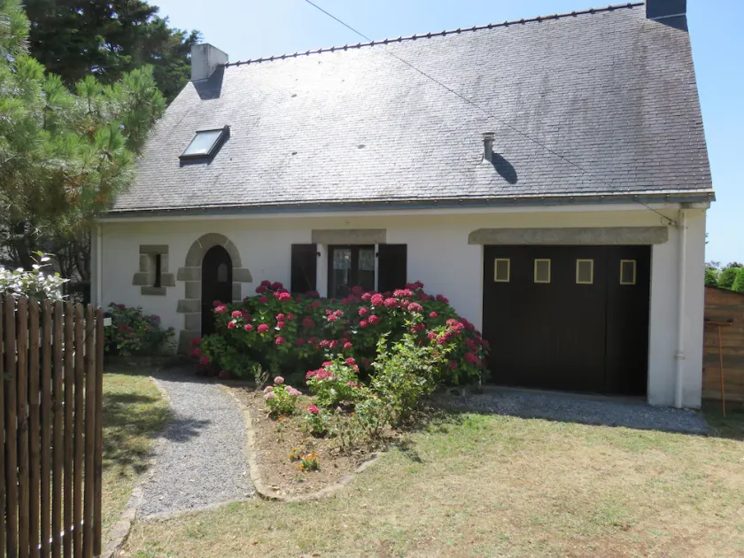 House facing the ocean 100 m² close to shops beach paths fishing slopes - Image 1