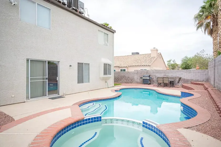 Fantastiskt 3 Bed House med pool och spa! - Image 1