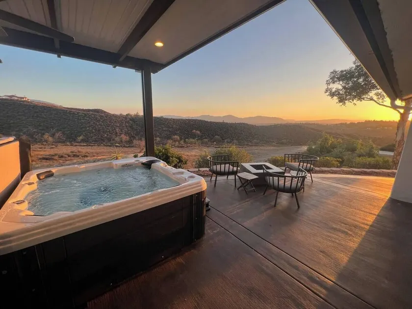 Five bedroom hilltop view home with spa and three fire pits - Image 1