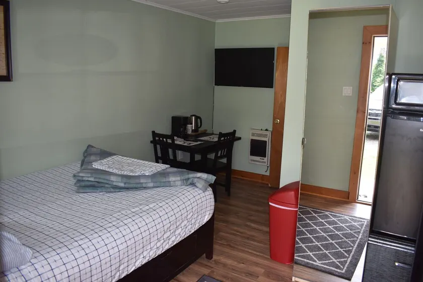 PL Motel Room #3 - Located at the Heart of Promised Land State Park - Image 1