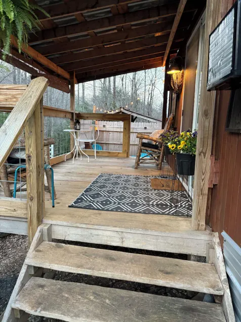 Waterfront Collin’s cabin - Image 1