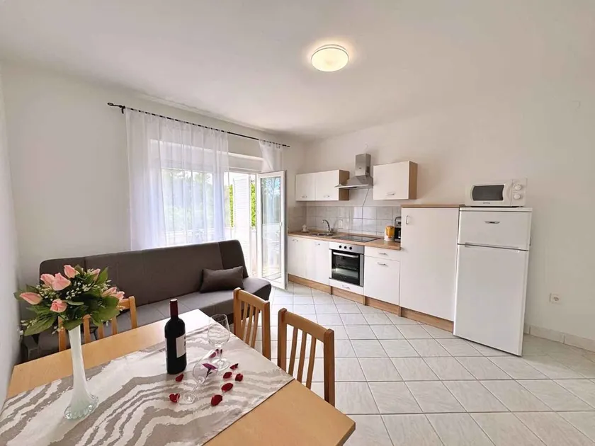 Holiday apartment with air conditioning and barbecue facilities - Image 1