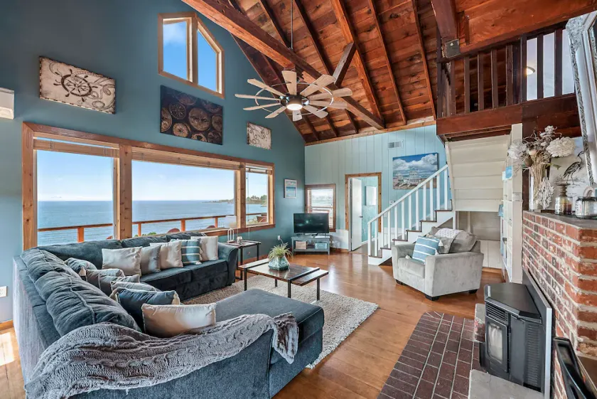 OCEANFRONT Rustic Sunset Cabin with stunning ocean views & staircase to beach! - Image 1