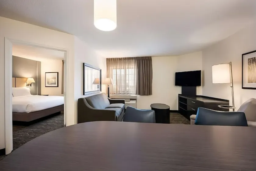 2 Large Suites with Private Kitchens! Pets Allowed! Near the Downtown Royal Oak! - Image 1