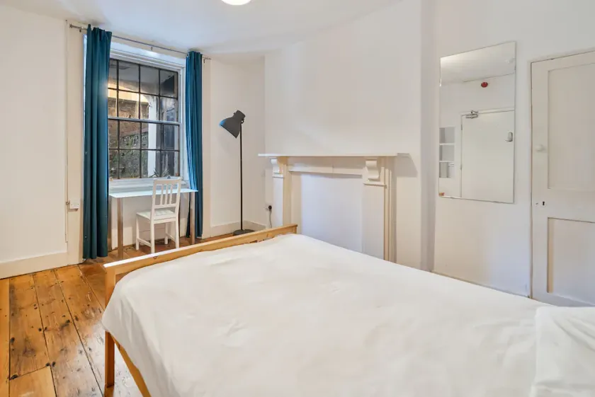 Double Room with Shared Bathroom - Image 1