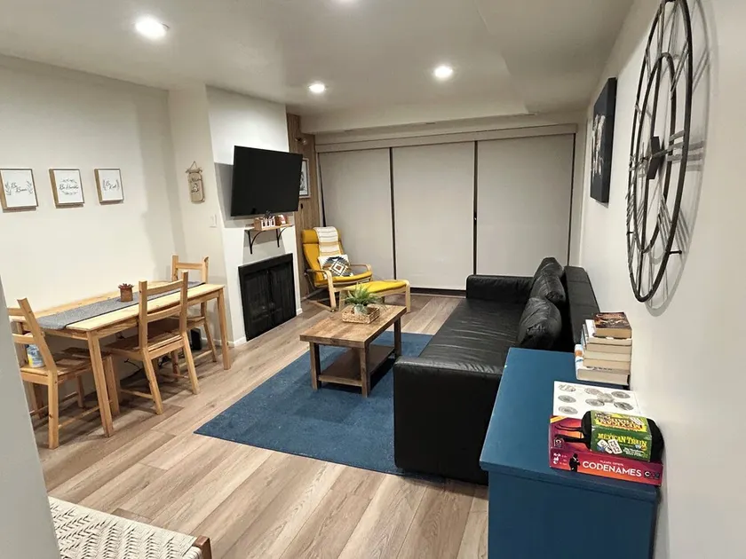 Cozy Freshly remodeled 1B/1B Retreat close to Main - Image 1