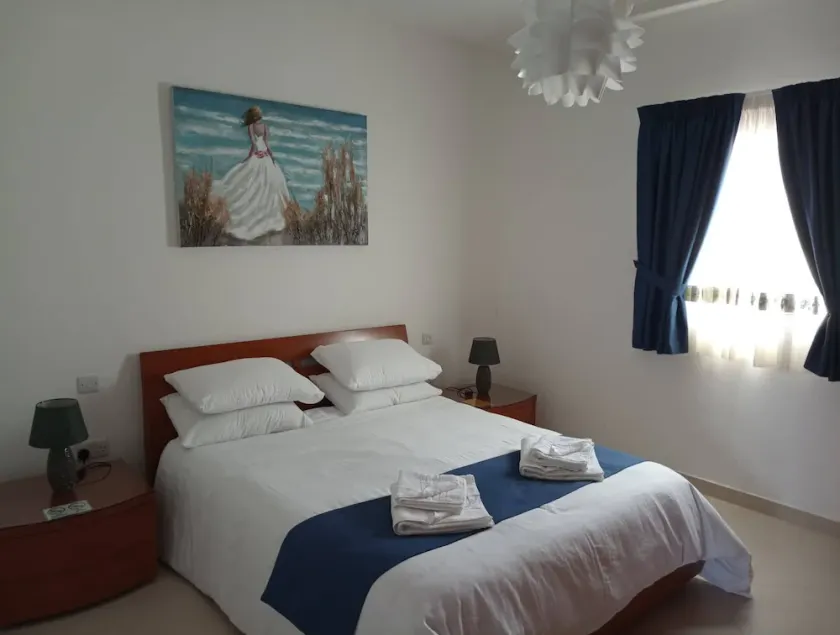 3 Bed 2 Bath Home with A/Cs and Ample Parking - Image 1