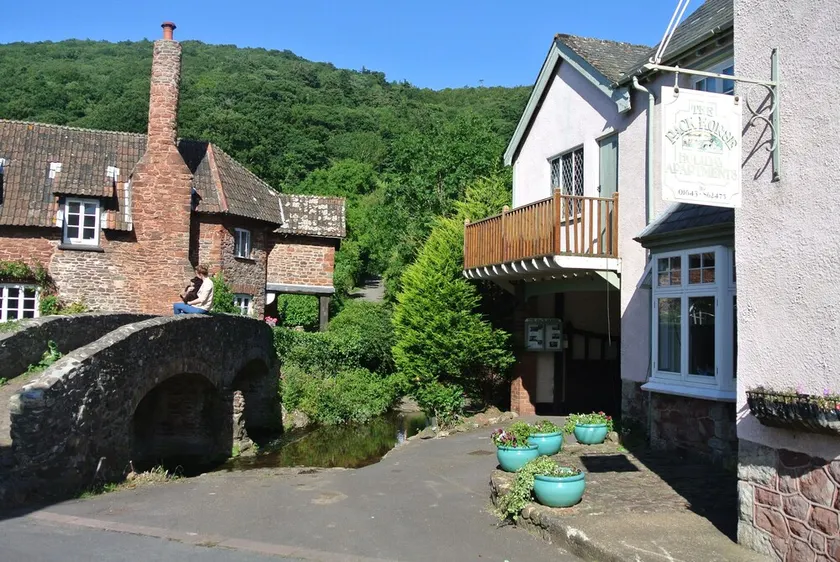 The Pack Horse SC Apartments & Cottage Offers available - Image 1
