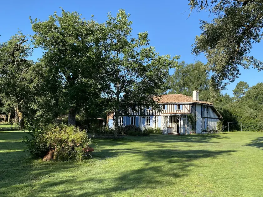 Renovated Landaise farmhouse on a 4000m2 airial with swimming pool and outbuildings - Image 1