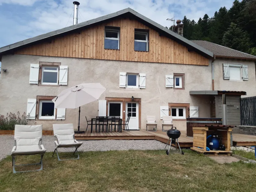 Triplex in renovated farmhouse with private Nordic bath - Image 1
