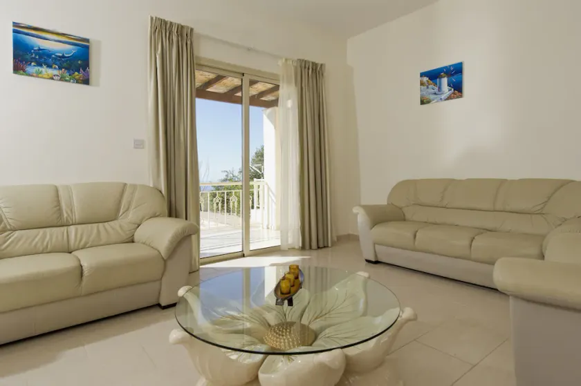 Luxury villa on mountainside with sea views - Image 1