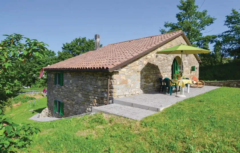 Magnífica casa de 3 habitaciones en Sestino, Arkansas. - Image 1