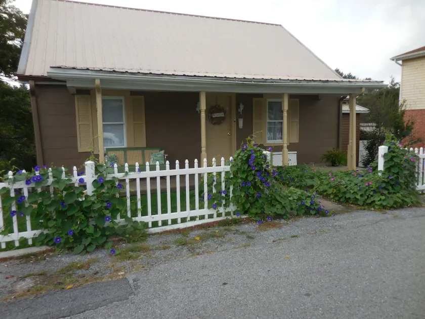 BACK TO THE 50'S GUEST HOUSE - Image 1