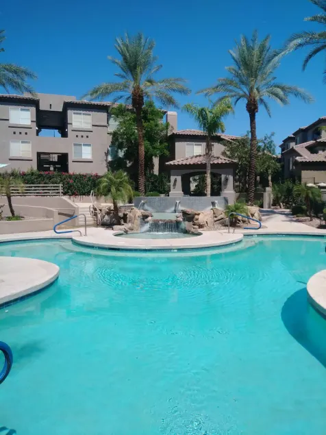 Schöne Wohnung im 1. Stock in Ahwatukee mit beheiztem Pool. - Image 1