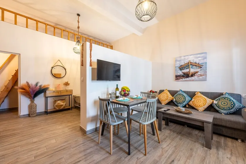Elysium Villanova Apartment near Airport - Image 1
