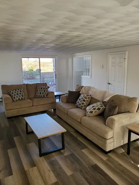 Newly Renovated Guest House Located on Private Compound - Image 1