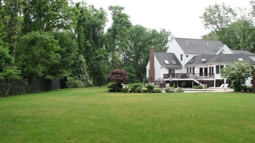 Beautiful Hingham Family Estate, Heated Pool and Game Room. - Image 1