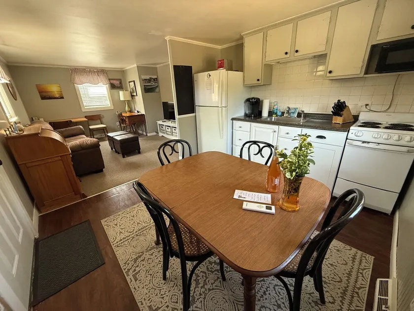 Private 1 bedroom, 2nd floor unit: deck, fire pit, space for boat & trailer - Image 1