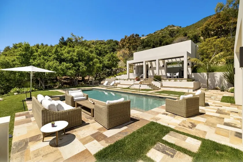 270-degree Ocean Views, 47’ heated pool, stunning contemporary coastal retreat. - Image 1