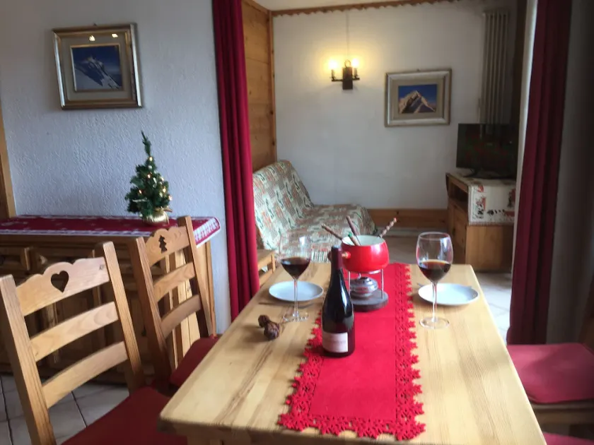 Luxury three-room apartment with panoramic views in downtown Chamonix - SAUNA, WIFI, GARAGE - Image 1