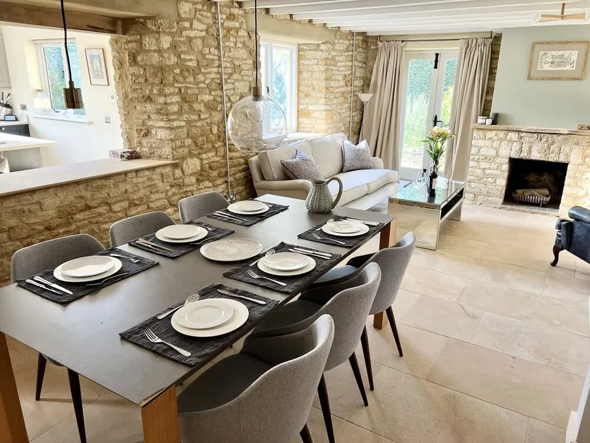 Cotswolds barn conversion in foodie-heaven Kingham - Image 1